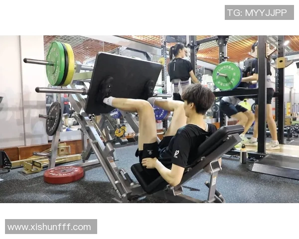 八一女排迎战山东队决战赛场展现巾帼风采与拼搏精神